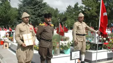 Şehit Tümgeneral Aydoğan Aydın'ın Mezarı Başında Nöbet