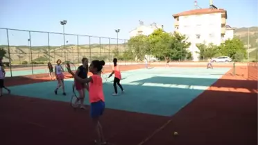 Tuncelili Tenisçi Gençler, Hülya Avşar'dan Destek İstedi