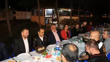 Vali Pekmez, Polislerle Sahur Yaptı