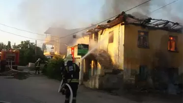 Denizli'de İki Katlı Binada Yangın