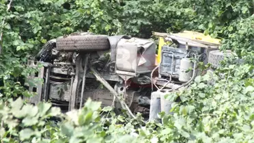 Kamyon Uçuruma Yuvarlandı: 1 Yaralı