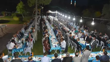 Vali Aktaş ve Protokol Köy Muhtarları ile İftarda Bir Araya Geldi