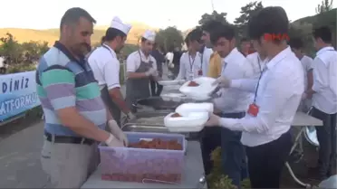 Bitlis - Tatvan'da 10 Bin Kişiye Iftar Verildi