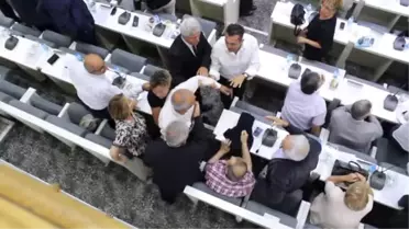 Büyükşehir Meclisinde Arbede... Kuş Cenneti Krizi Mecliste Kavga Çıkardı