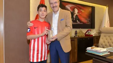 Kumbarasındaki Tüm Parayı Balıkesirspor'a Bağışladı