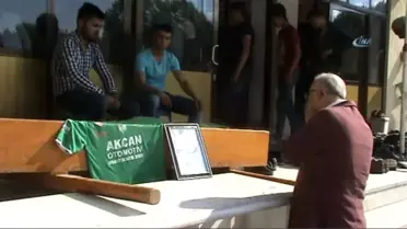 Yıldırım Çarpması Sonucu Hayatını Kaybeden Genç Futbolcu Son Yolculuğuna Uğurlandı