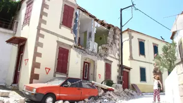 Deprem Sonrasında Ablukaya Alınan Köye İha Girdi