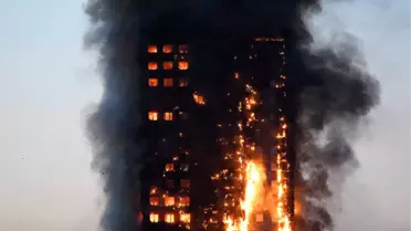 Londra'da 24 Katlı Binada Çıkan Yangın