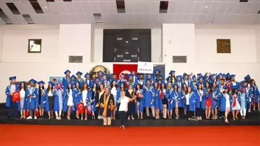 Meü'de Mezuniyet Coşkusu Devam Ediyor