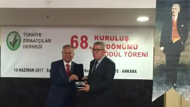 Türkye Ziraatçler Derneğ'nden Dünya Yazarı Yıldırım'a Ödül