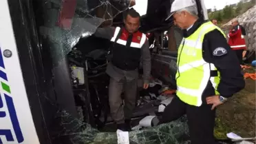 Dha Yurt - Yolcu Otobüsü Köprüden Alt Yola Düştü: 48 Yaralı