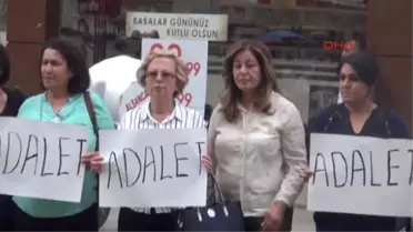 Izmir'de 'Adaleti Düşünmek Için Duralım' Eylemi