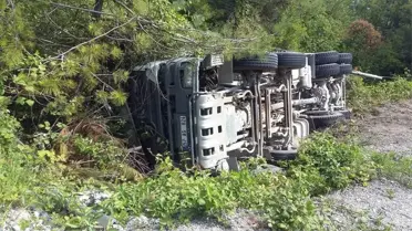 Kastamonu'da Beton Mikseri Şarampole Devrildi