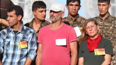 Kırmızı Fularlı Kız'ın Anne ve Babası Beyrut Dönüşü Gözaltına Alındı