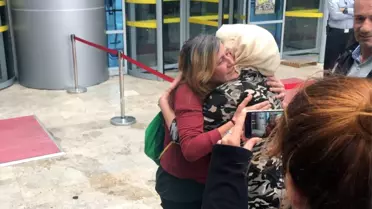 Kırmızı Fularlı Kız'ın Anne ve Babası Serbest Bırakıldı