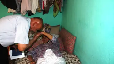 Manisa Belediyesi Felçli Kadının Yüzünü Güldürdü