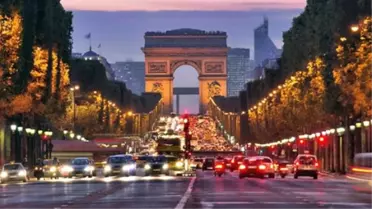 Paris Şanzelize'de Polis Operasyonu (2)