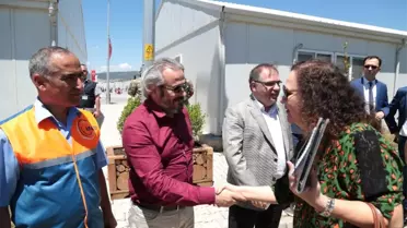 Yabancı Gazeteciler Afad Kahramanmaraş Barınma Merkezi'ni Ziyaret Etti