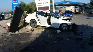Karşı Şeride Geçen Kamyonet Dehşet Saçtı: 1 Ölü, 4 Yaralı