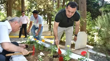 Başkan Yücel, Şehit Mezarlarını Ziyaret Etti