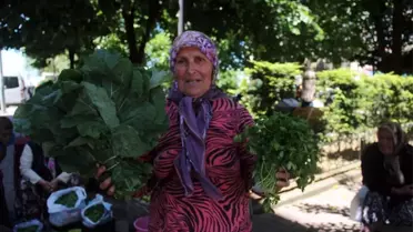 Toprağın Bereketiyle Aile Ekonomisine Katkı Sağlıyorlar