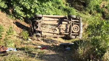Hafif Ticari Araç Şarampole Uçtu: 2 Ölü, 6 Yaralı