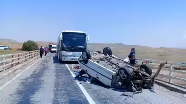 Kaza Yapan Otomobile Yolcu Otobüsü Çarptı: 2 Ölü, 4 Yaralı