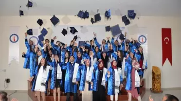 Dpü Tıp Fakültesi Üçüncü Mezunlarını Verdi