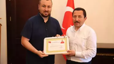 Vali Balkanlıoğlu'dan Aa Muhabiri Akçay'a Teşekkür Belgesi