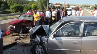 Samsun'da Otomobiller Çarpıştı: 2'si Ağır, 6 Yaralı