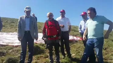Ak Partili Vekil, Yamaç Paraşütüyle Şenlik Alanına İndi