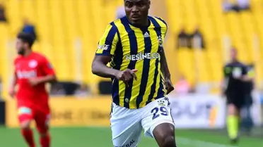 Emenike Olympiakos Yolcusu