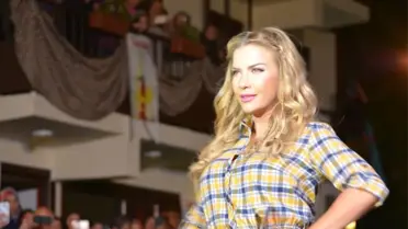 İvana Sert İlk Defa Sokak Defilesinde Yürüdü