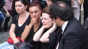 Avukat Özgür Aksoy'a Adliye Önünde Tören