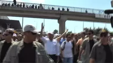 Kılıçdaroğlu, Kendisine Benzeyen Vatandaşla Yan Yana Yürüdü