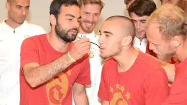 Galatasaray'ın Kampında Yunus Akgün'ün Doğum Günü Kutlandı