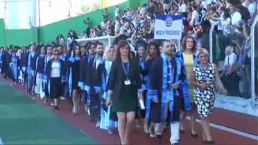 Mezuniyet Törenine Damga Vuran Evlenme Teklifi