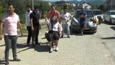 'Geleneklerimiz' Deyip Damatlarına Görülmemiş Şakalar Yaptılar