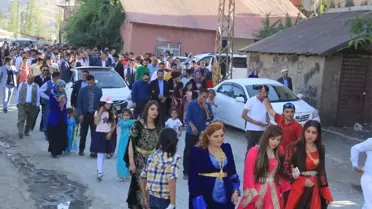 Hakkari'de Festival Gibi Aşiret Düğünü