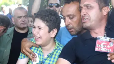 Şehit Oğlunun 'Bırakma Beni Baba' Feryatları Yürekleri Dağladı