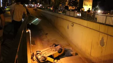 Ticari Taksi Alt Geçide Uçtu: 3 Yaralı
