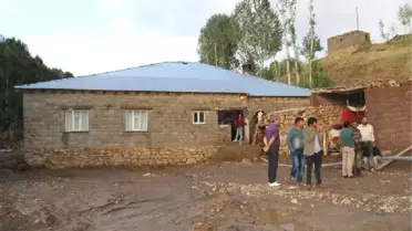 Başkale'de Sağanak Etkili Oldu