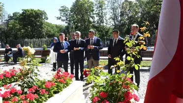 MEB Müsteşarı Tekin'den 15 Temmuz Şehitlerinin Kabrine Ziyaret