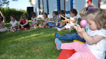 Minikler Müzikler Eşliğinde Hem Öğreniyor, Hem de Doyasıya Eğleniyor
