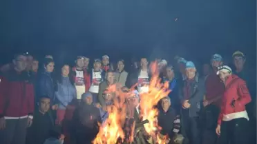 Süphan Dağı'na Tırmanıp, Demokrasi Ateşi Yaktılar