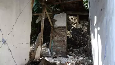 Tarihi Surlardan Kayan Toprak Mahalleliyi Ayağa Kaldırdı