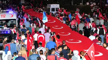 Ankara'da Dev Türk Bayrağı Eşliğinde 'Milli Irade'ye Saygı Yürüyüşü'