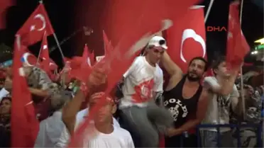 Izmir'de 15 Temmuz Demokrasi ve Milli Birlik Günü Coşkuyla Kutlanıyor