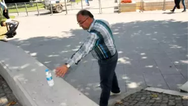 Yalova Belediye Başkanı, Suriyelilerle Çöp Topladı