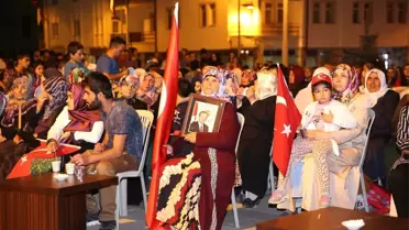 Akdağmadeni'de Vatandaşlar 15 Temmuz Nöbeti İçin Meydanlara İndi